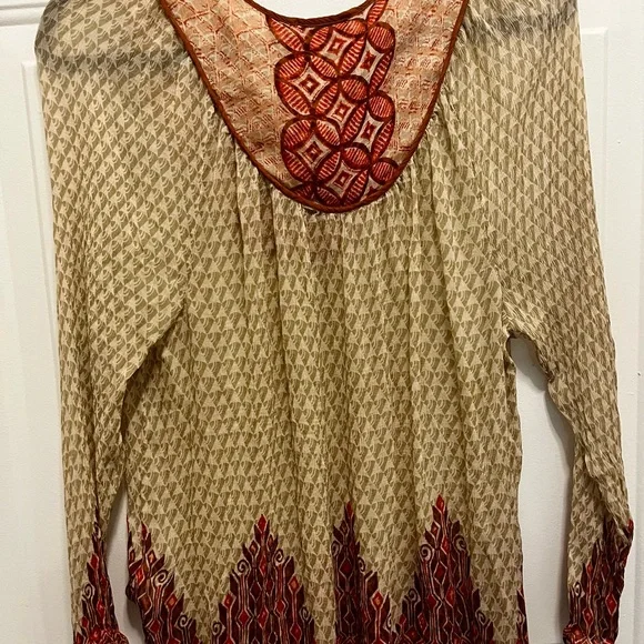 Elegant Beige and Red Women's blouse.From the renowned Lucky brand, long sleeves - Picture 12 of 15